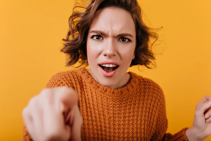 pasywna agresja negatywnych emocji