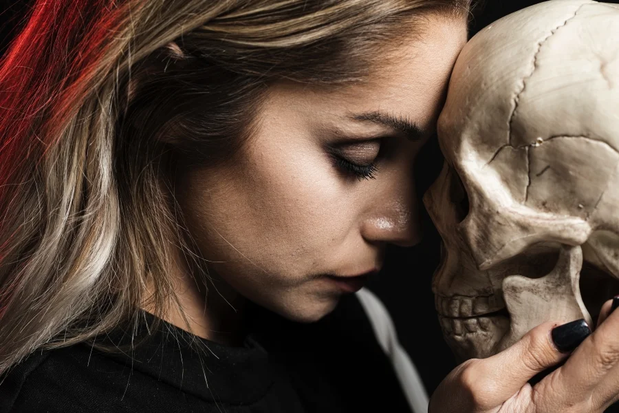 dziwaczne myślenie bliskich przyjaciół