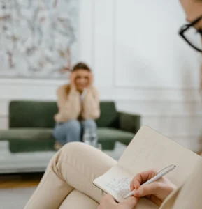 Jak wybierać szkolenia psychologiczne przydatne w codziennej pracy z pacjentami?
